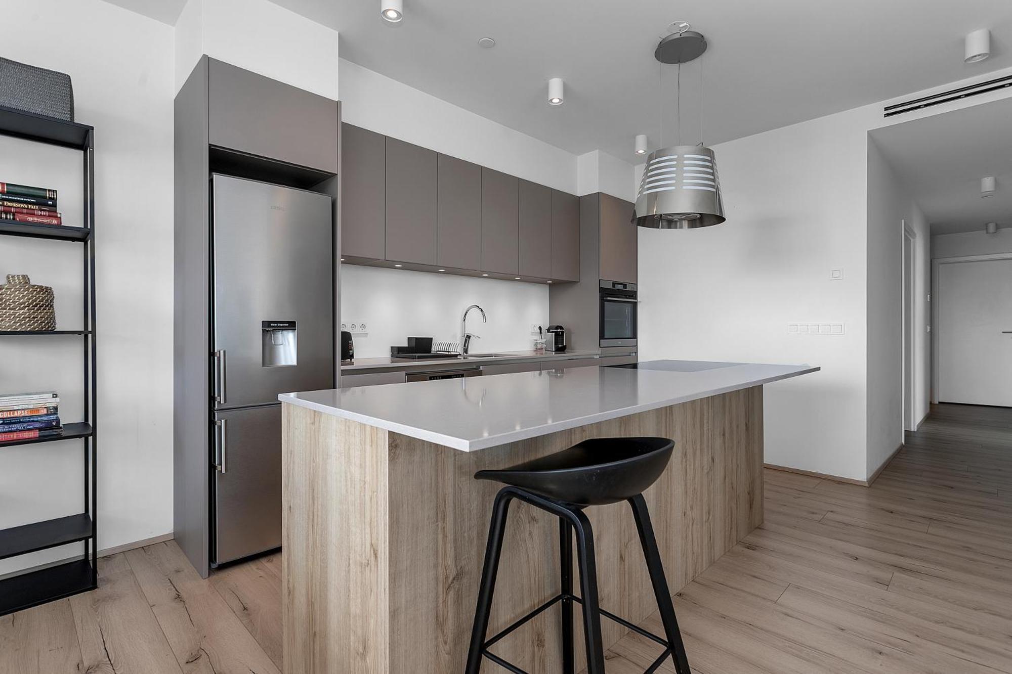 Spacious Luxury 3br With 2 Bathrooms 1003